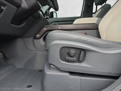 Used 2023 Land Rover Defender 110 X-Dynamic SE image 28