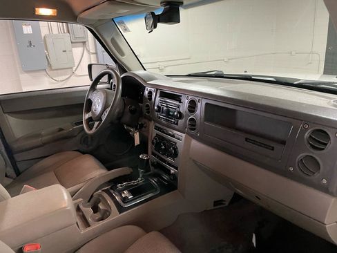 Used 2007 Jeep Commander Sport w/ Skid Plate Group AWD/4WD image 16