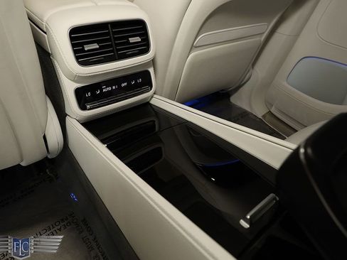 Used 2024 Mercedes-Benz Maybach GLS 600 4MATIC image 26