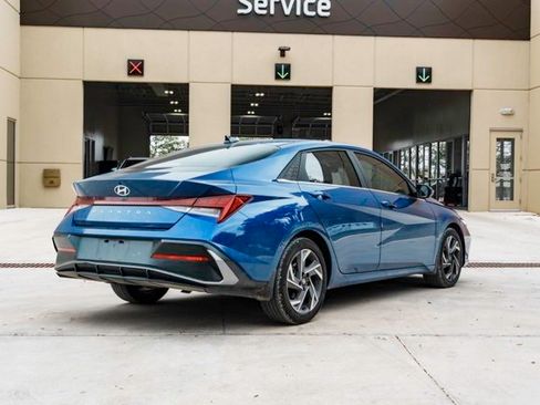 Used 2024 Hyundai Elantra SEL w/ Convenience Package image 7