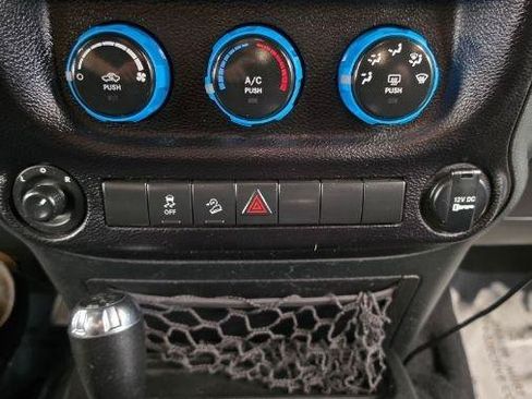 Used 2017 Jeep Wrangler Sport w/ Quick Order Package 24S AWD/4WD image 16