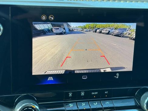 Used 2025 Chevrolet Colorado W/T RWD image 23