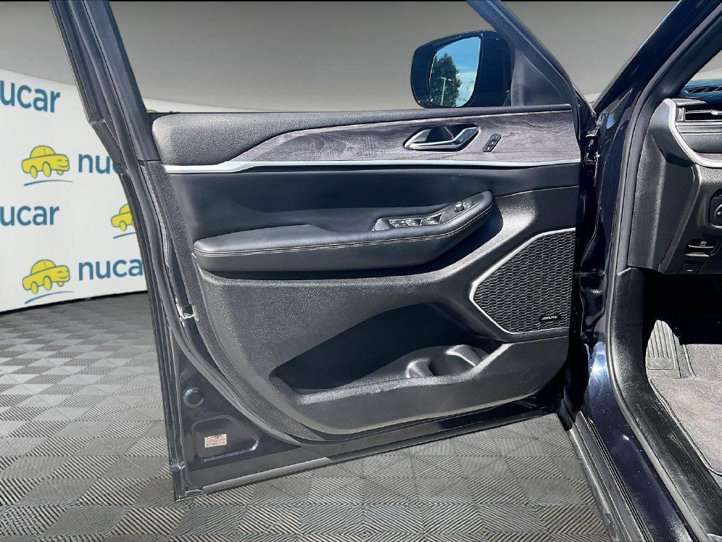 Used 2024 Jeep Grand Cherokee Limited 4xe AWD/4WD image 9