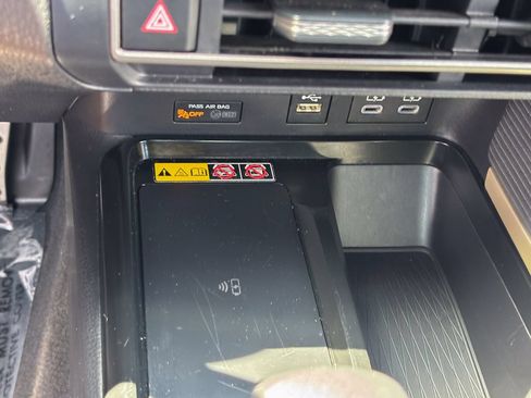 Used 2025 Toyota Camry SE w/ Convenience Package FWD image 21