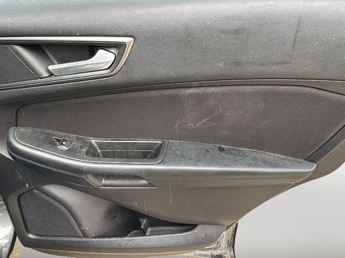 Used 2019 Ford Edge SE FWD image 26