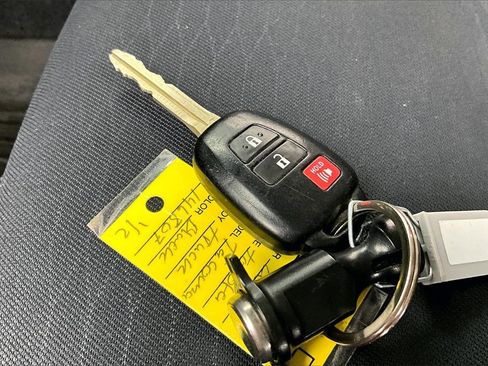 Used 2019 Toyota Tacoma SR5 image 11