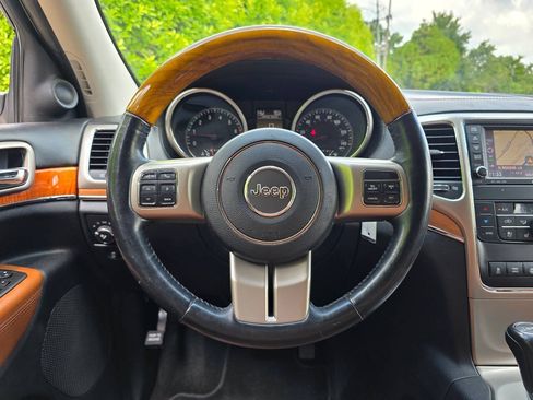 Used 2013 Jeep Grand Cherokee Overland AWD/4WD image 19