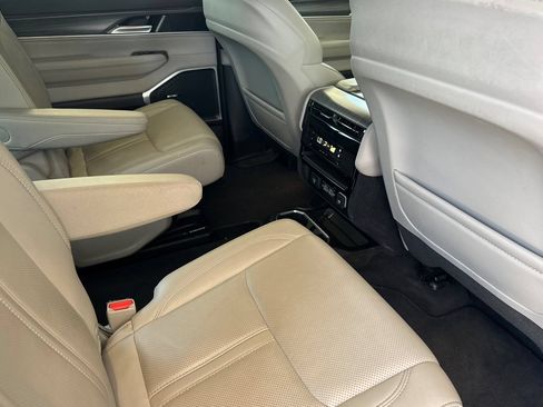 Used 2024 Jeep Wagoneer Series II AWD/4WD image 19