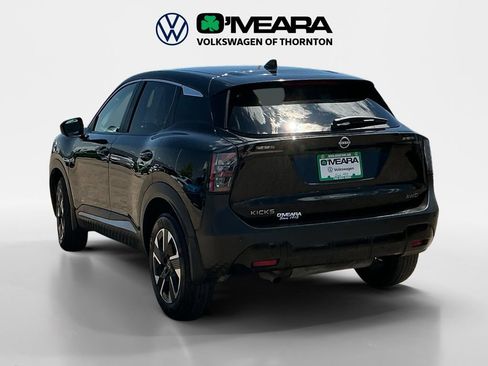 Used 2025 Nissan Kicks SV AWD/4WD image 3