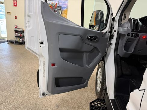 Used 2019 Ford Transit 150 XL RWD image 28