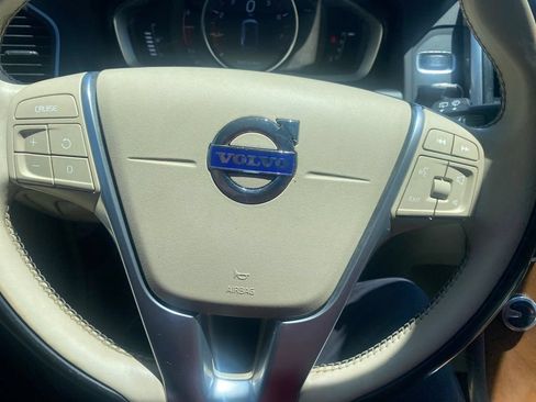 Used 2016 Volvo XC60 T5 Premier w/ Proximity Package FWD image 17