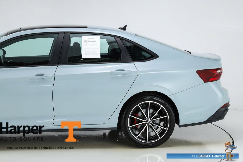 Used 2025 Volkswagen Jetta GLI Autobahn FWD image 4