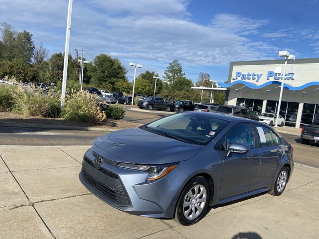 Used 2025 Toyota Corolla LE FWD image 4