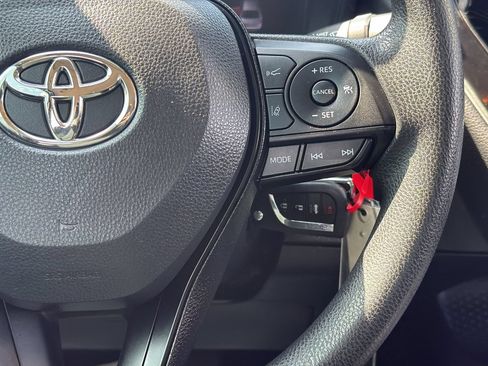 Used 2022 Toyota Corolla LE FWD image 15