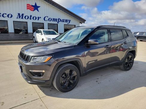 Used 2018 Jeep Compass Latitude AWD/4WD image 2