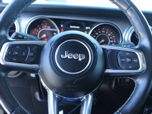 Used 2022 Jeep Wrangler Unlimited Sahara w/ Cold Weather Group AWD/4WD image 17