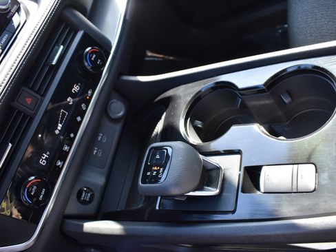 Used 2025 Nissan Rogue SV image 21