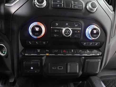 Used 2021 GMC Sierra 2500 AT4 w/ AT4 Preferred Package AWD/4WD image 10