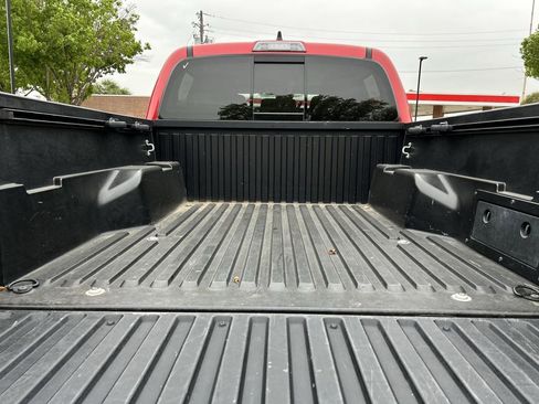 Used 2020 Toyota Tacoma SR5 RWD image 30