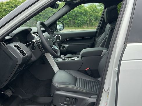 New 2025 Land Rover Discovery S image 11