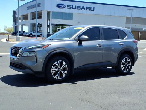 Used 2023 Nissan Rogue SV FWD image 3