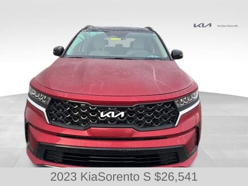 Used 2023 Kia Sorento S w/ Panoramic Sunroof Package image 3