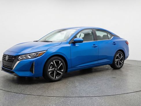 Used 2025 Nissan Sentra SV image 3