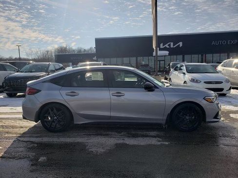 Used 2023 Honda Civic Sport image 2