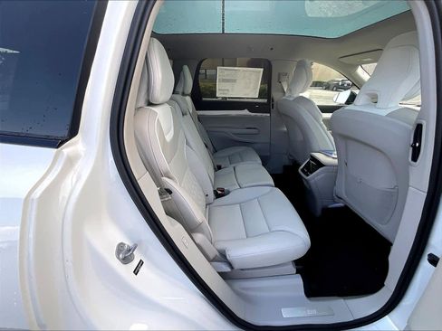 New 2025 Volvo EX90 Plus image 27