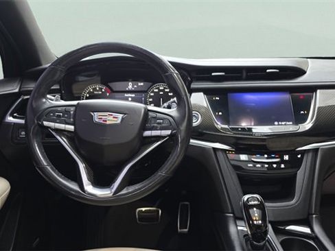 Used 2020 Cadillac XT6 Sport image 18