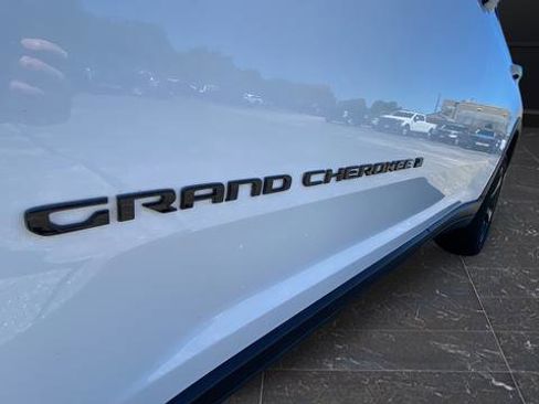 Used 2021 Jeep Grand Cherokee L Laredo AWD/4WD image 29