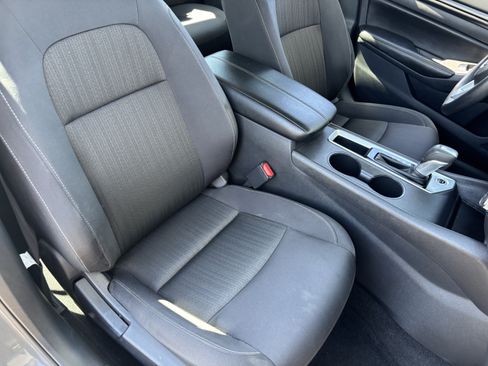 Used 2025 Nissan Altima 2.5 SV FWD image 9