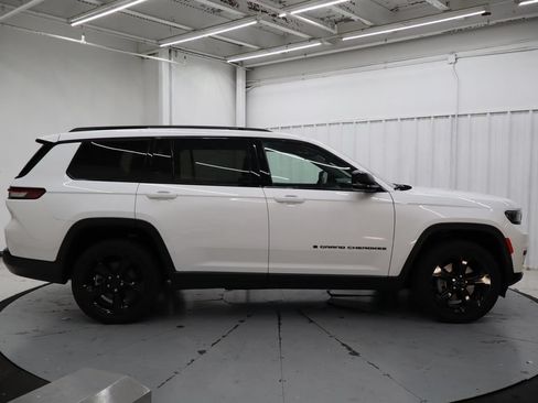 Used 2024 Jeep Grand Cherokee L Altitude AWD/4WD image 2