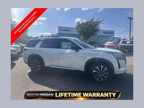 New 2026 Nissan Pathfinder Platinum FWD image 1