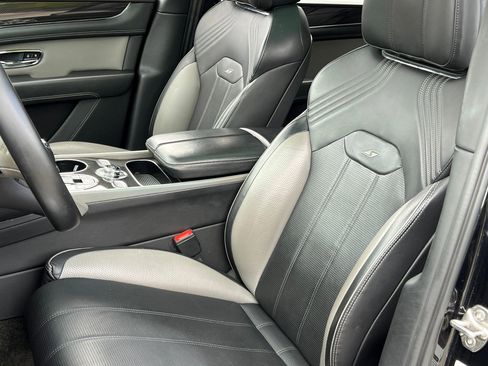 Used 2022 Bentley Bentayga AWD/4WD image 4