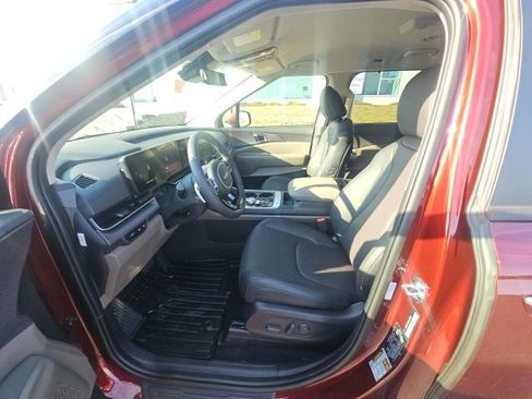 New 2026 Kia Carnival EX FWD image 7