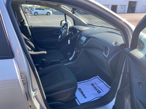 Used 2017 Chevrolet Trax LS FWD image 12