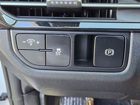 New 2026 Kia Sportage LX FWD image 19
