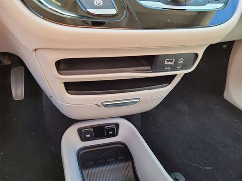 Certified 2018 Chrysler Pacifica Touring-L image 30