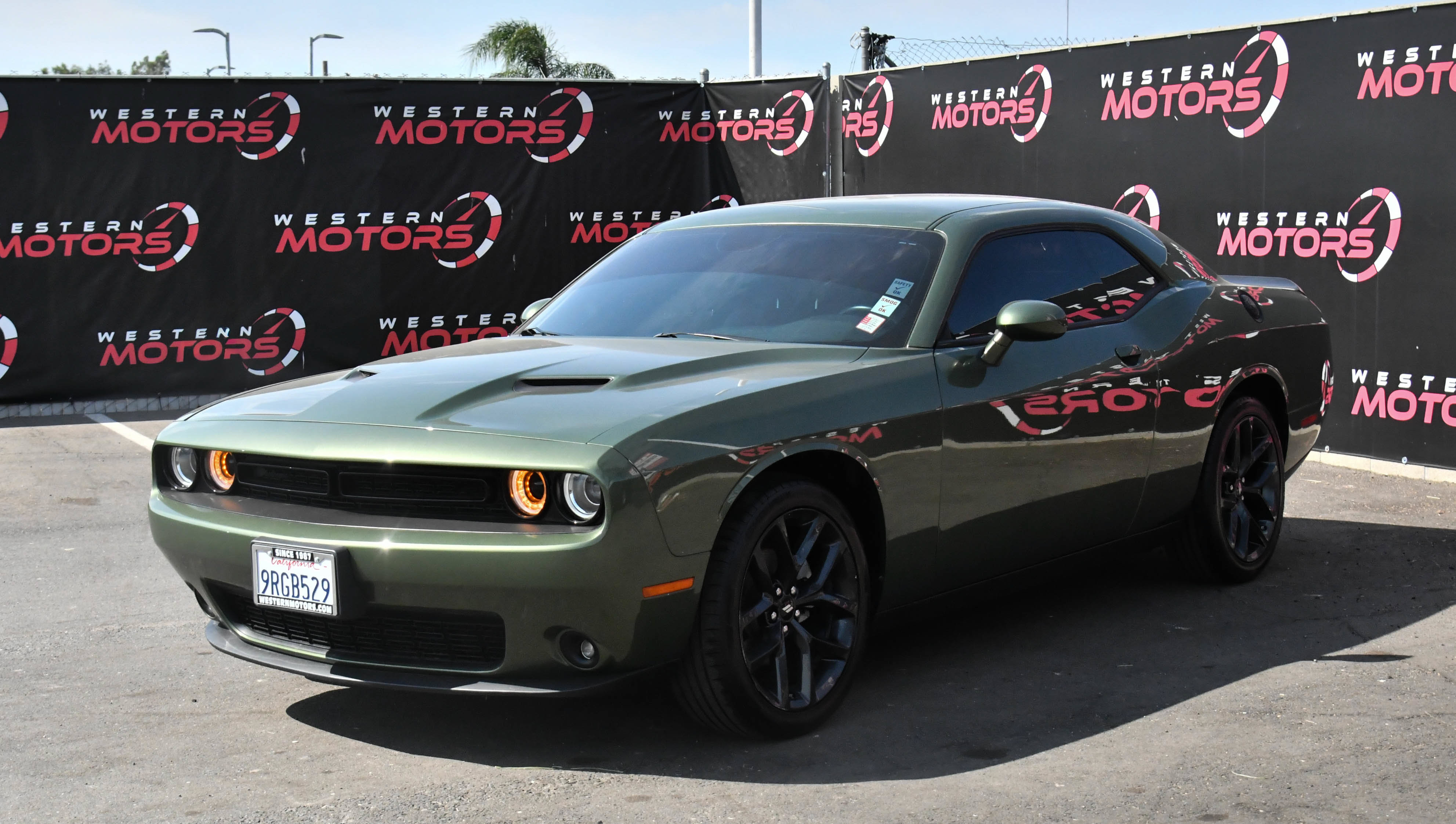 Used 2022 Dodge Challenger SXT w/ Blacktop Package RWD image 3