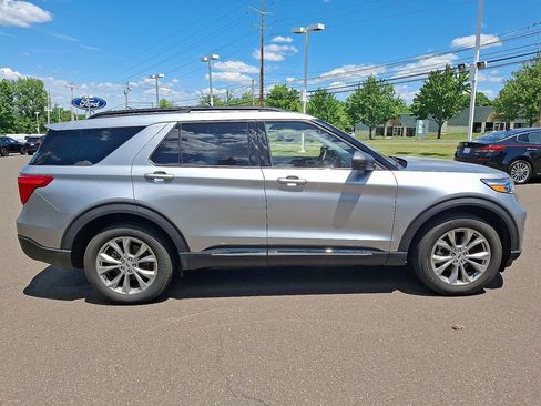 Used 2023 Ford Explorer XLT w/ Equipment Group 202A AWD/4WD image 7
