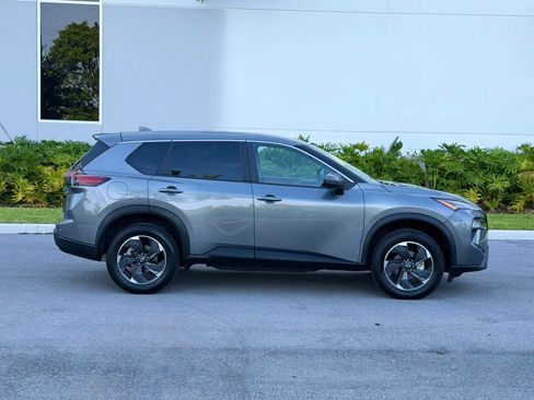 Used 2025 Nissan Rogue SV FWD image 4