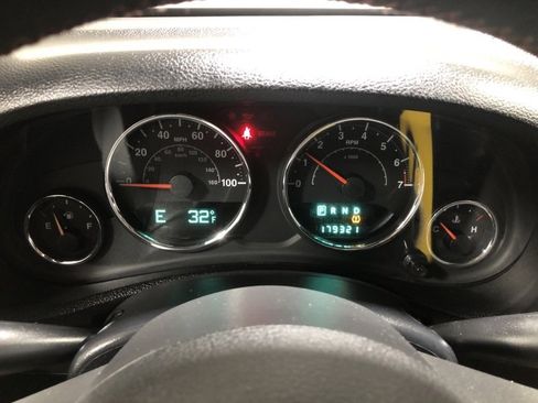 Used 2012 Jeep Wrangler Unlimited Sahara image 22