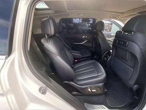 Used 2022 BMW X7 xDrive40i w/ Premium Package image 25