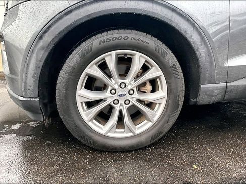 Used 2020 Ford Explorer XLT w/ Equipment Group 202A image 4