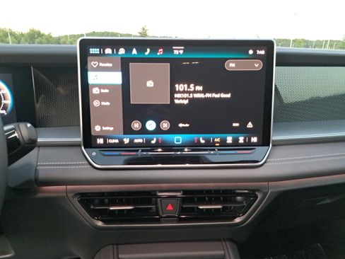 New 2025 Volkswagen Tiguan SE image 19