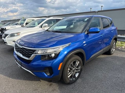 Used 2023 Kia Seltos LX AWD/4WD image 1