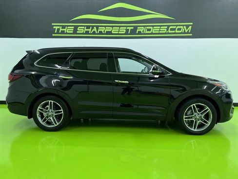 Used 2017 Hyundai Santa Fe FWD image 11