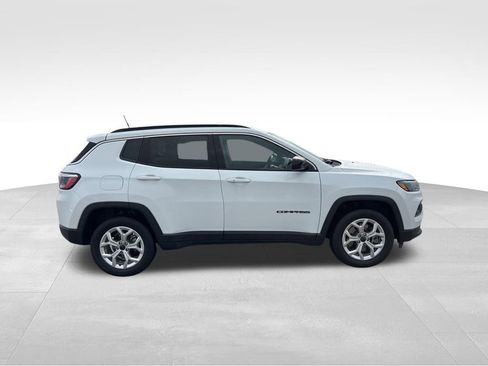 Used 2025 Jeep Compass Latitude image 12