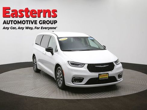 Used 2024 Chrysler Pacifica Select image 52